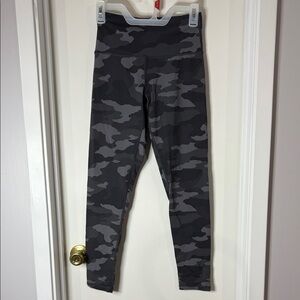 Aerie Gray Camo Leggings
